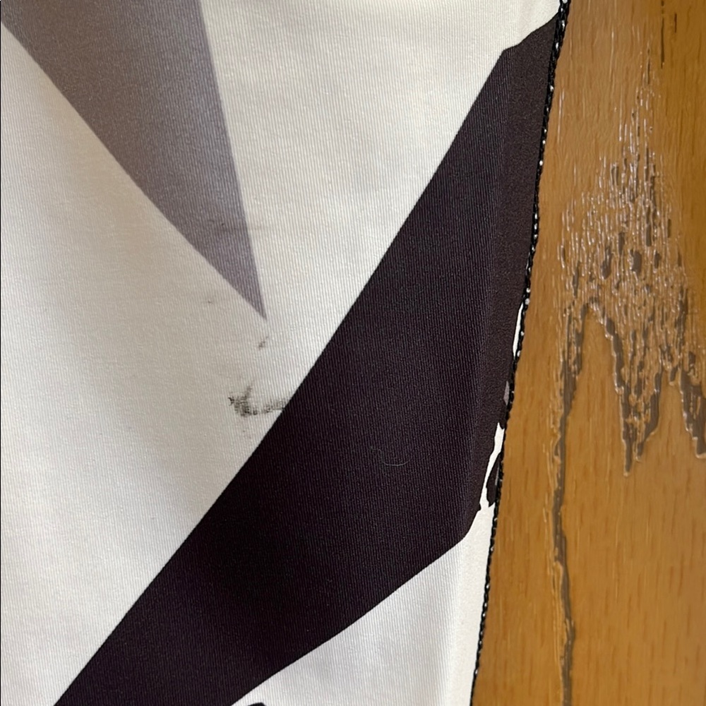 Icaniwill Geometric Patterned Compression Leggings - image 3